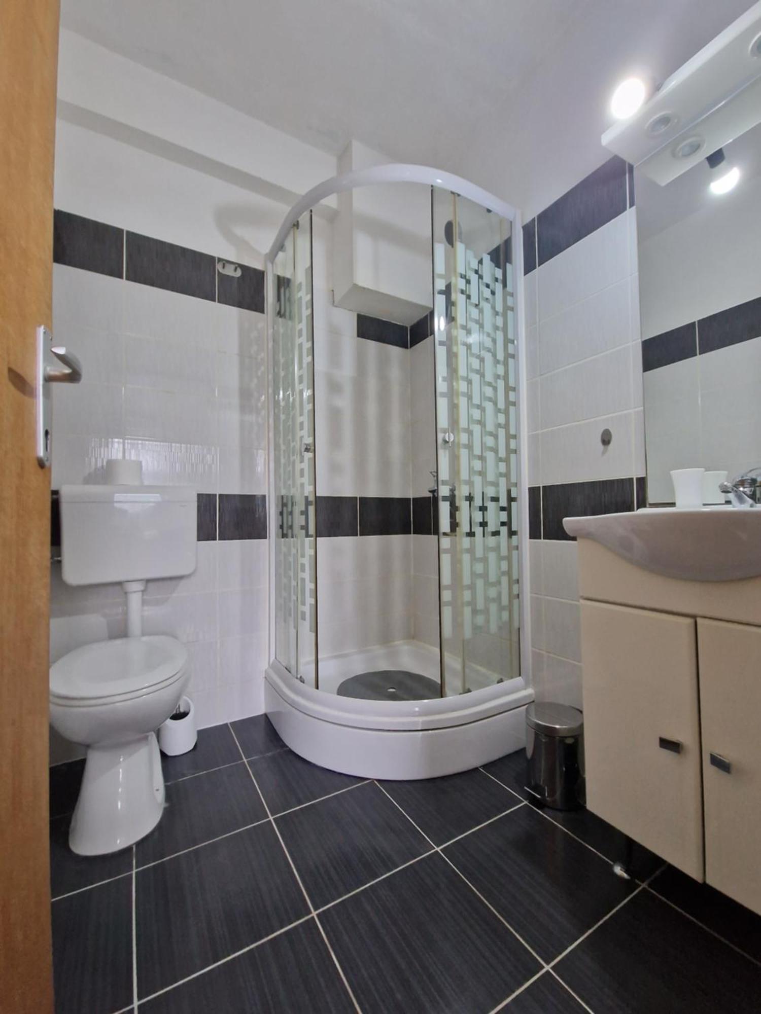 Ensuite Stay Rooms Сплит Екстериор снимка